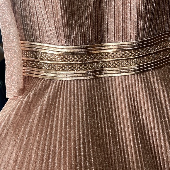 Mac Duggal 30700 NWT SHIMMERING PLEATED A-LINE 3/4 SLEEVE GOWN - Picture 6 of 14